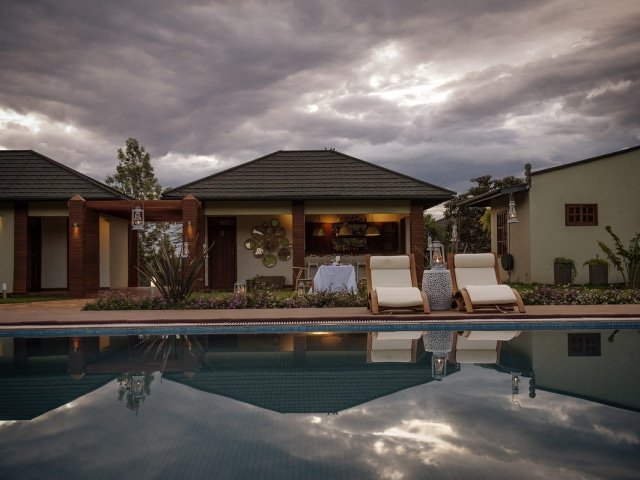 15-day East Africa Tented Safari and Zanzibar
