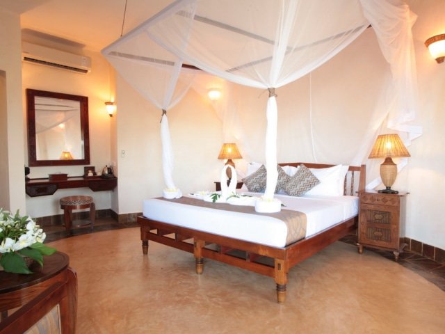 15-day East Africa Tented Safari and Zanzibar