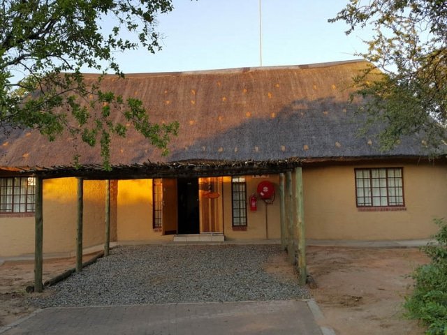 16-day Zimbabwe  Botswana Game Tracker (Accommodated)