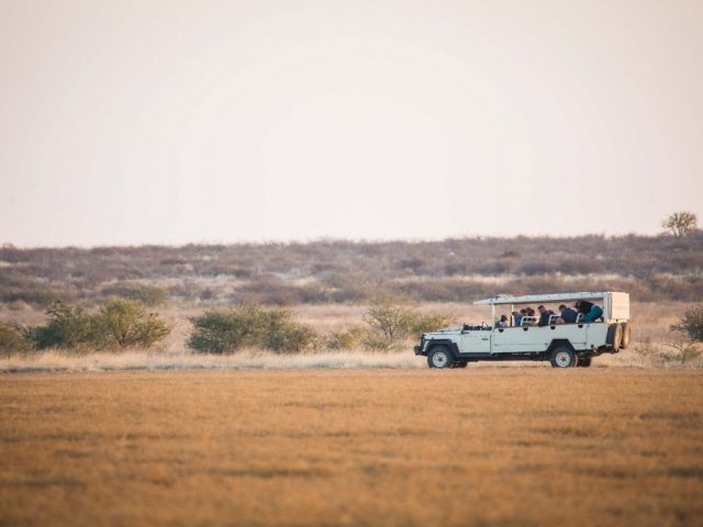 Semi-Participation Camping Vehicle
