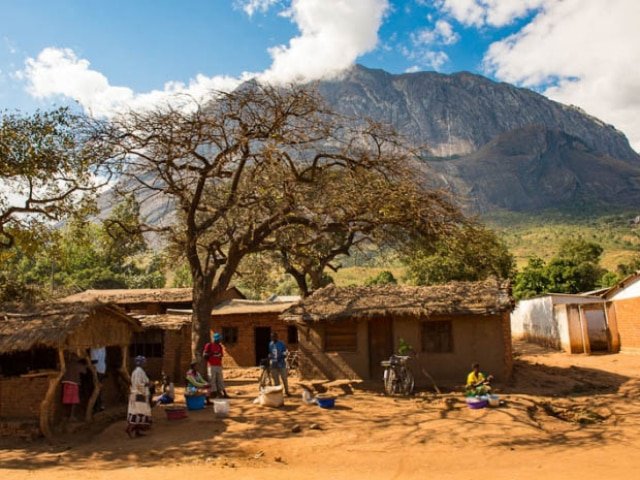 16-day Zambia and Malawi Livingstone Trail (Accommodated)