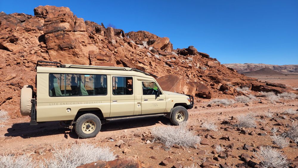 What is the difference between a safari and a tour?